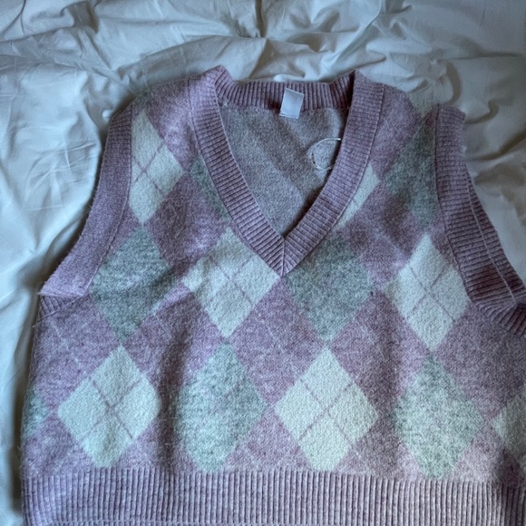 Sweater - Picture 1 of 3